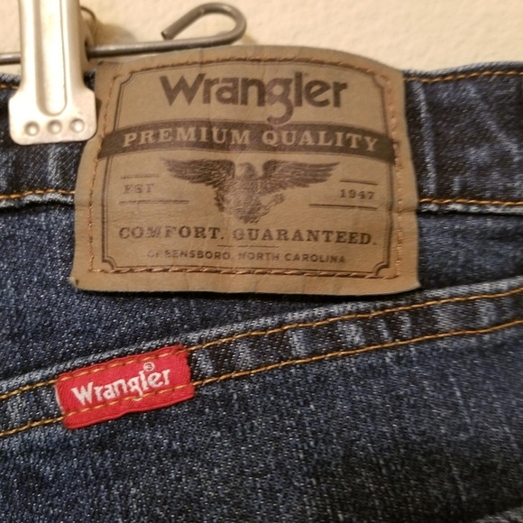 Wrangler Men's Blue Jeans NWT Men's Wrangler Relaxed Fit Comfort Flex Waistband - Picture 4 of 9